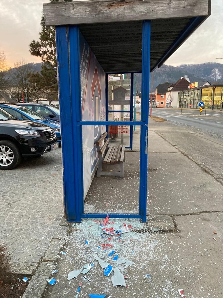 In St. Paul im Lavanttal wurden in der Nacht auf Mittwoch (09.02.2022) mehrere Sachbeschädigungen begangen.