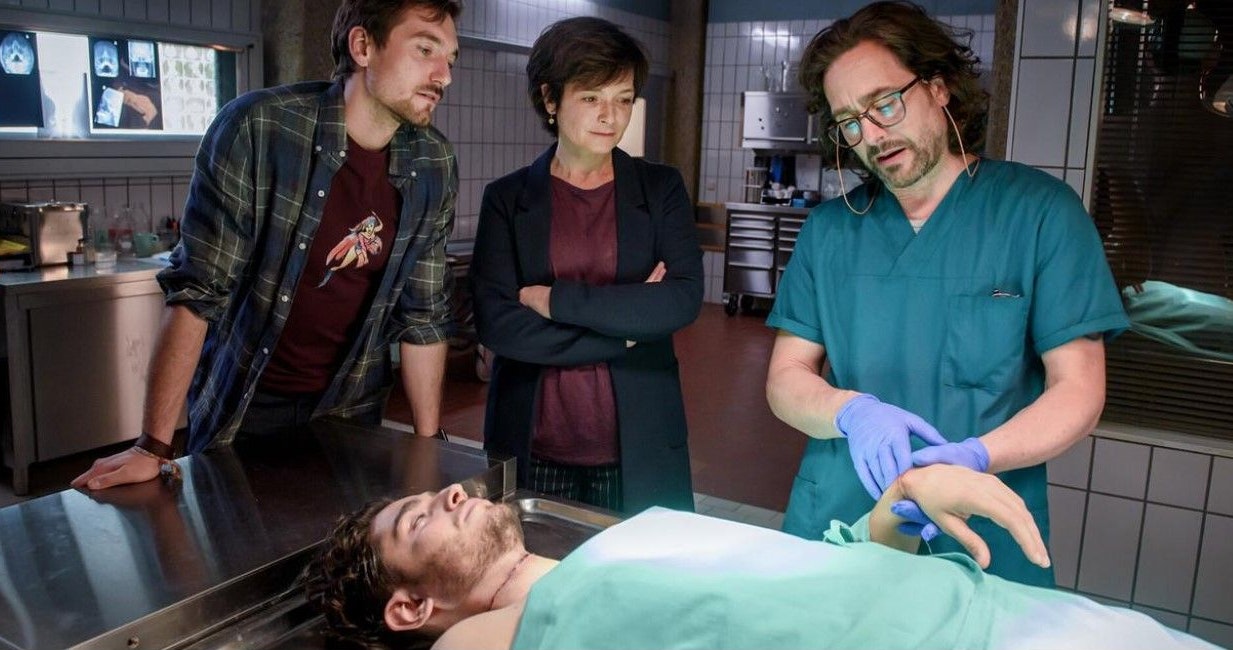 Daniel Gawlowski (spielt Ben) und Katharina Stemberger (spielt Joe) ermitteln.