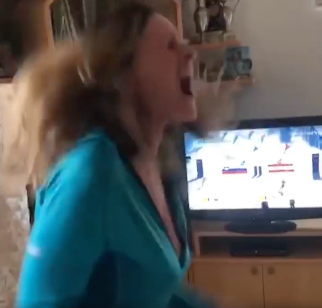 Mama Karl jubelt über das Gold ihres Benjamin.