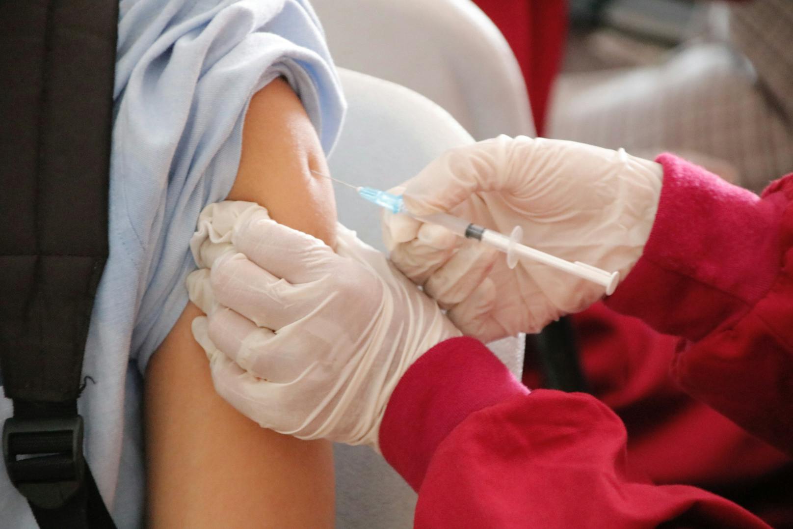 Frau bei Impf-Hotline: "Schwestern starben an Thrombose"