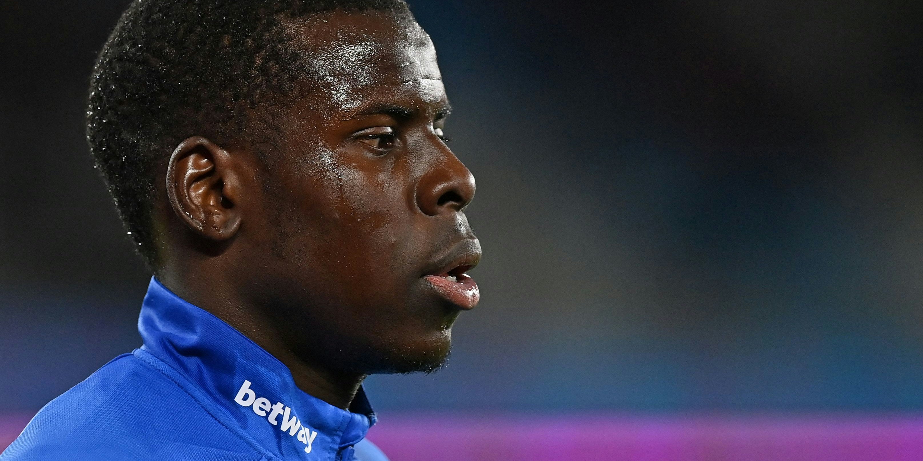Ein Video, in dem er seine Katze misshandelt, kommt dem Fußballer Kurt Zouma teuer zu stehen.