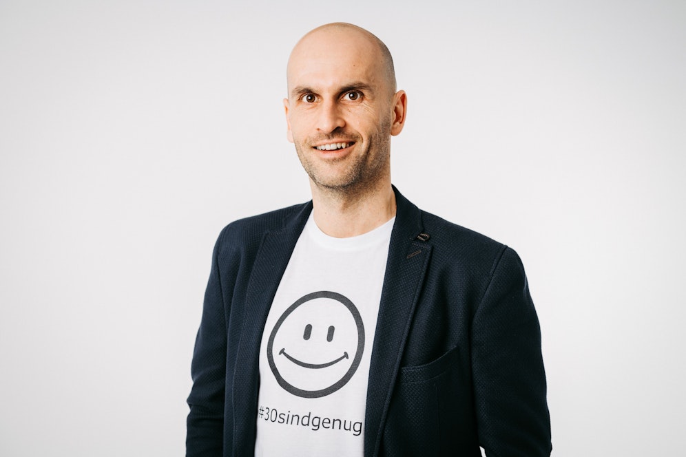 Klaus Hochreiter hat in seiner Firma eMAGNETIX die 4-Tage-Woche eingeführt, bzw. arbeiten alle 30 Stunden zum gleichen Gehalt.