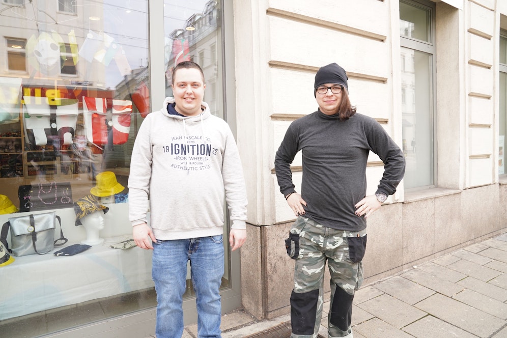 Arthur (li.) und Lukas sind derzeit in der Wörkerei in Wien tätig. Lukas will Tischler werden, Arthur würde gerne als Archivar oder im Backoffice arbeiten.