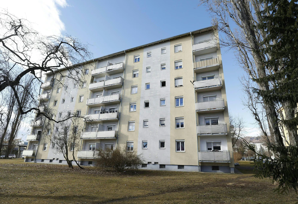 In diesem Wohnblock ereignete sich die mutmaßliche Bluttat.