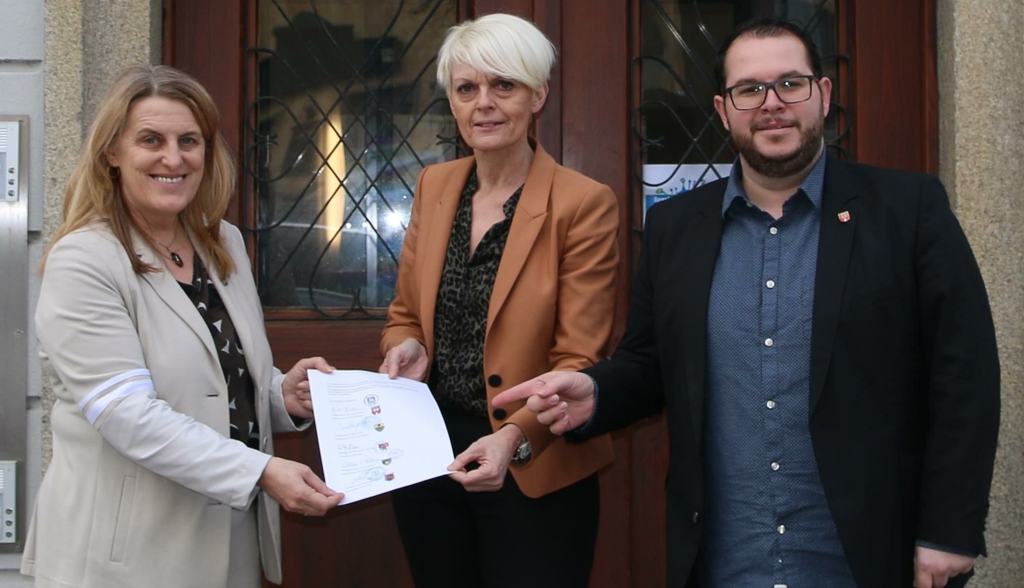 Landesrätin Ulrike Königsberger-Ludwig, Bürgermeisterin Ulrike Schachner und Vize Dominic Schlatter.