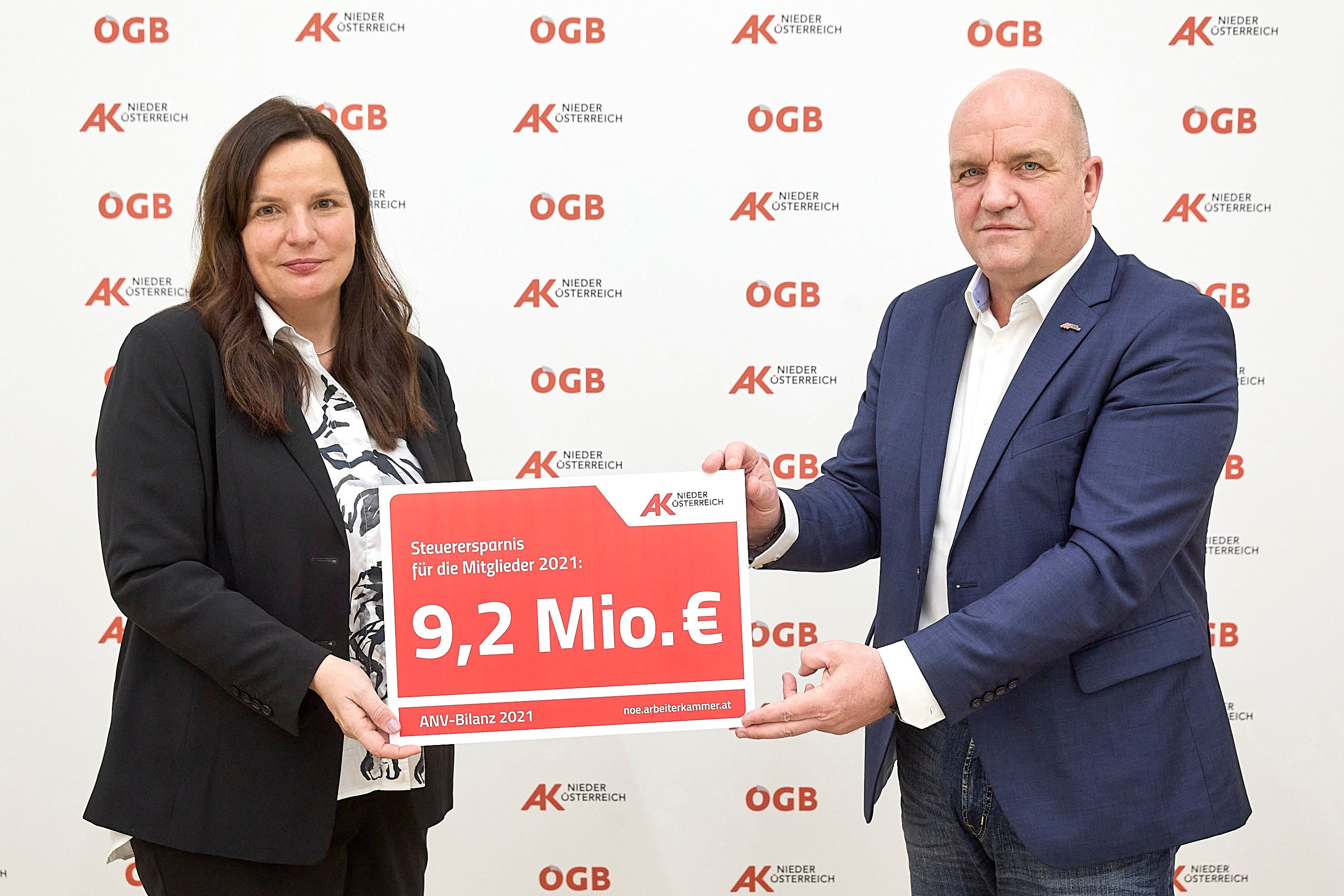 Markus Wieser und Bettina Heise freuen sich über 9,2 Millionen Euro Steuerersparnis