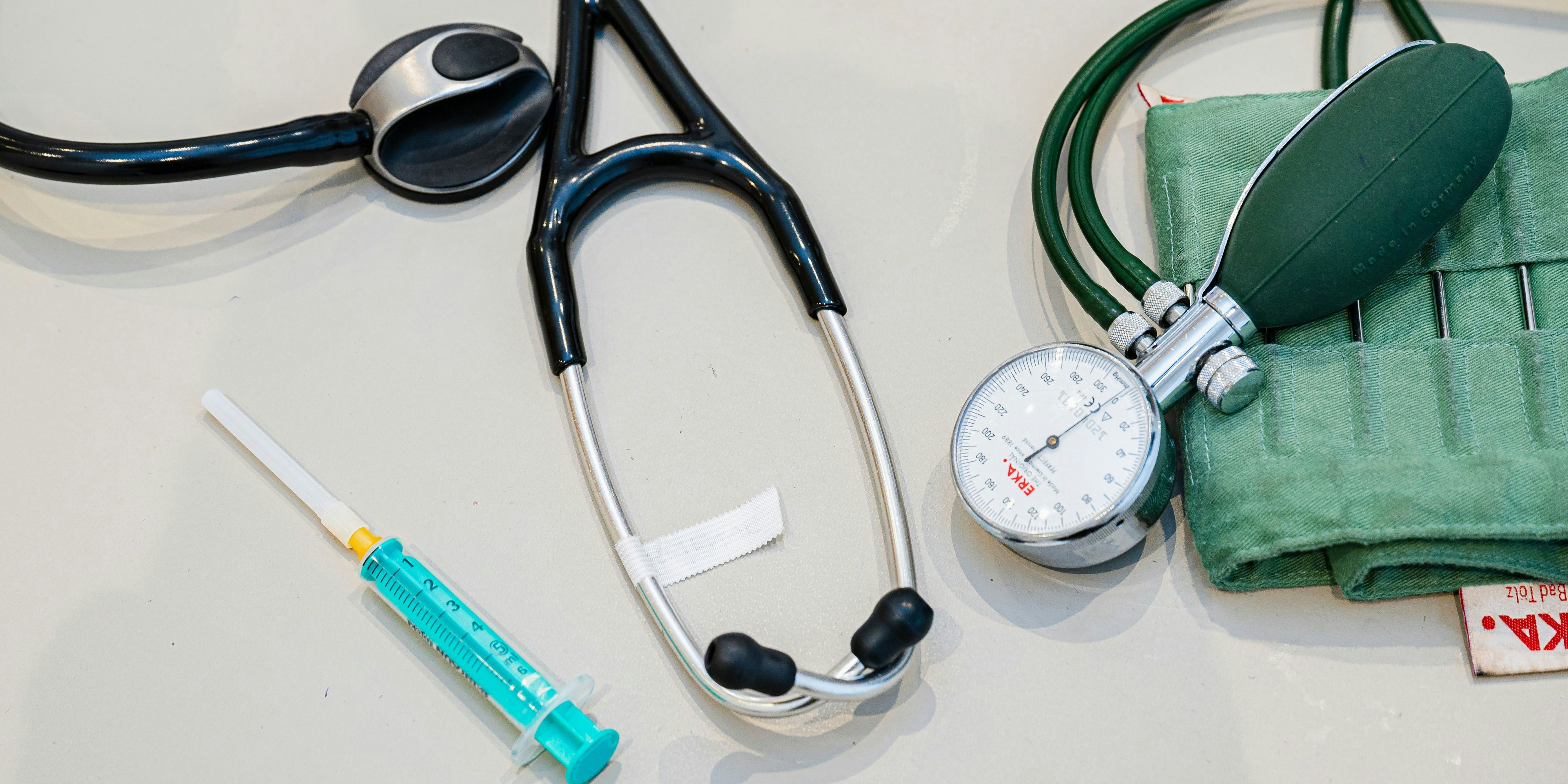 Impfgegner radikalisieren sich zunehmend und gehen auf Ärzte los.