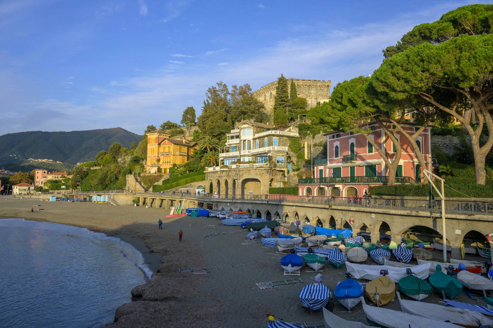 Sommer - Sonne - Strand und Meer soll in Italien künftig ohne 3G-Nachweis möglich sein. 