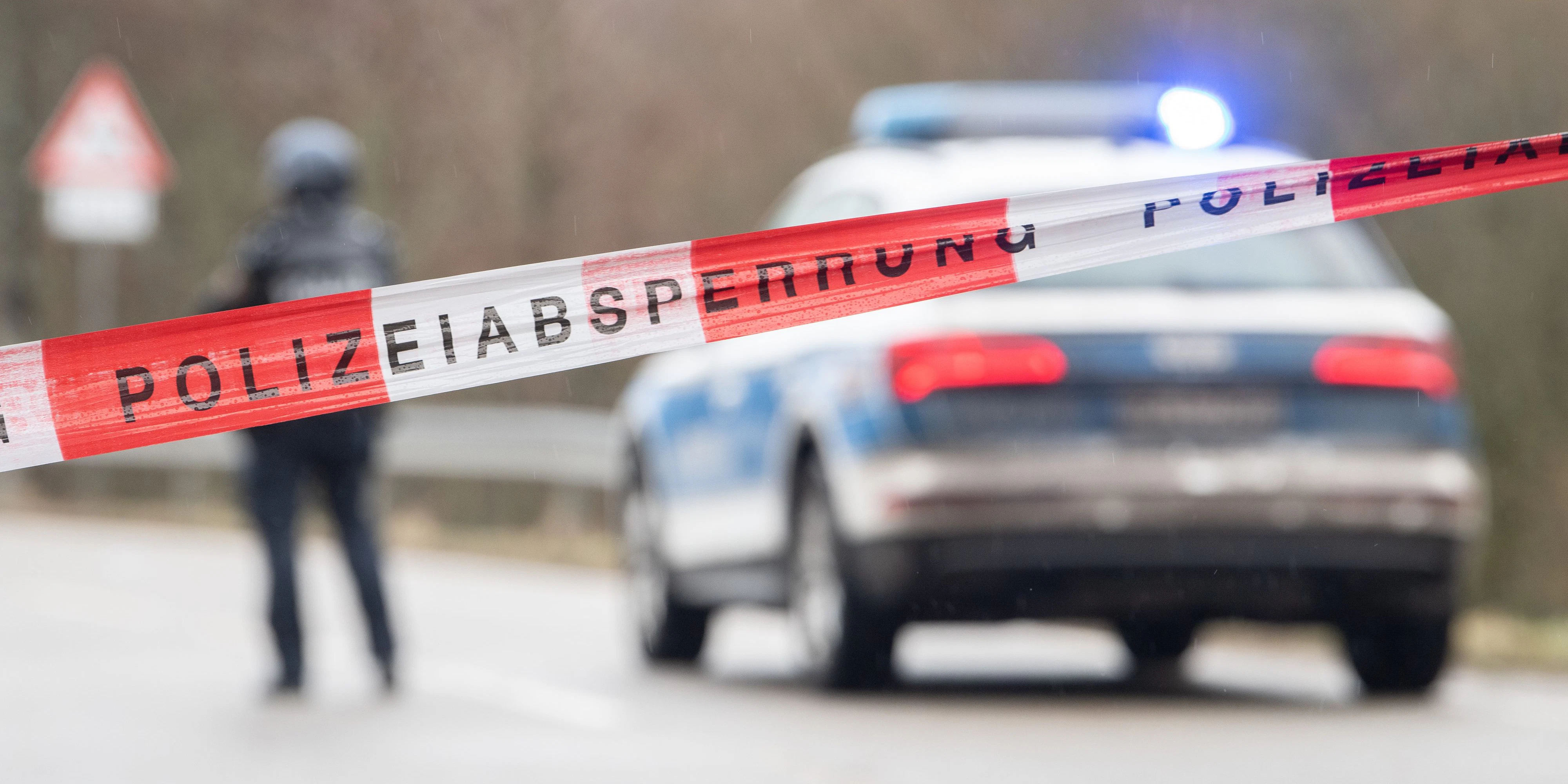 Zwei Polizisten wurden auf offener Straße brutal hingerichtet. Jetzt sagt der Komplize gegen den Tatverdächtigen aus.