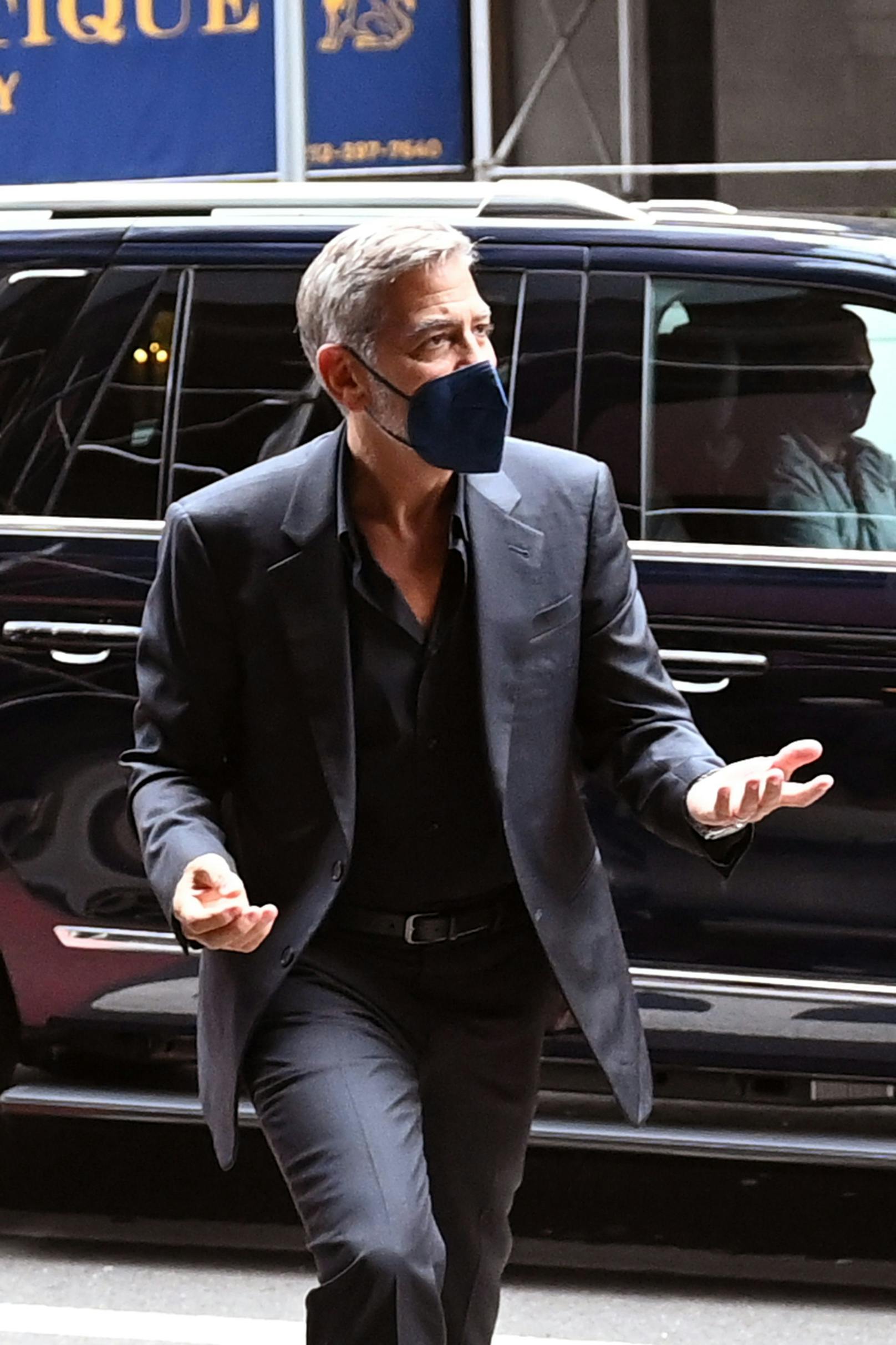 George Clooney mit KAZE Maske