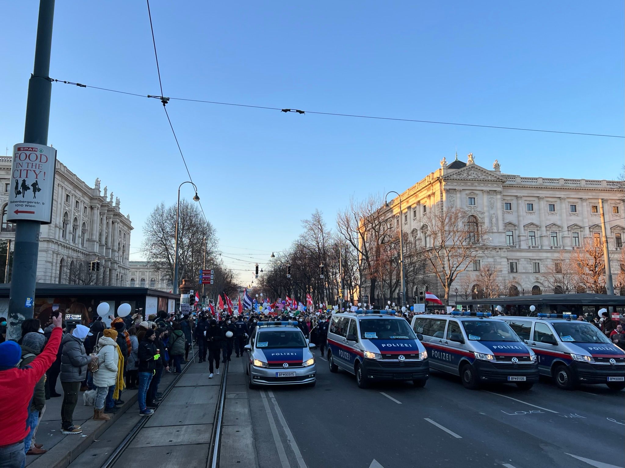 Die Polizei hat den Corona-Autokorso durch Wien untersagt.