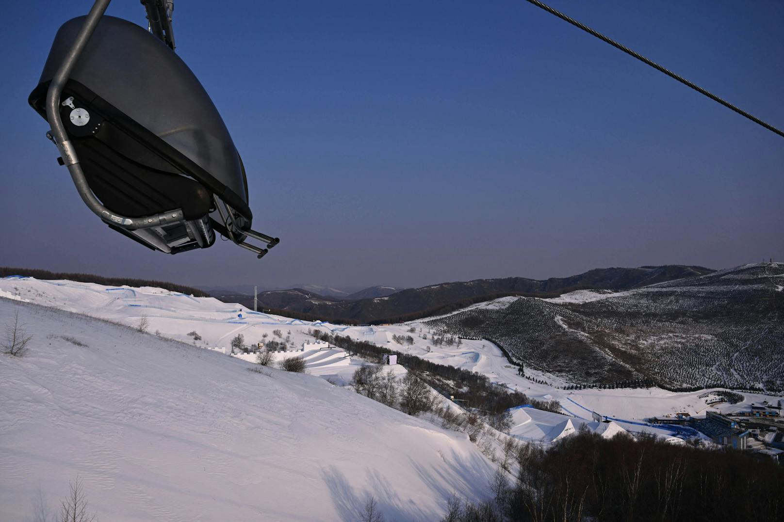 Der Blick vom Lift der Snowboard-Cross-Strecke aus.