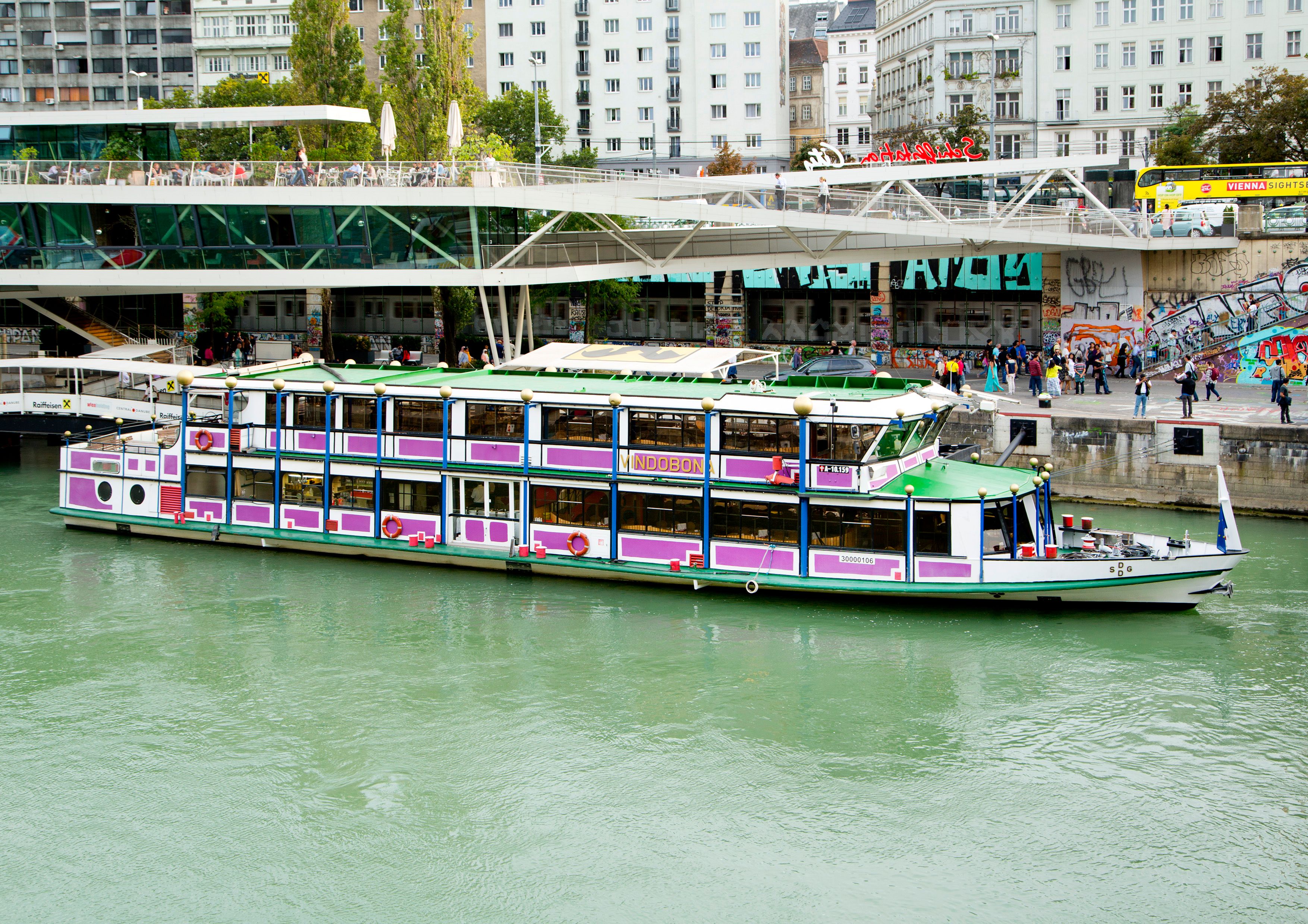 MS Vindobona am Donaukanal in Wien