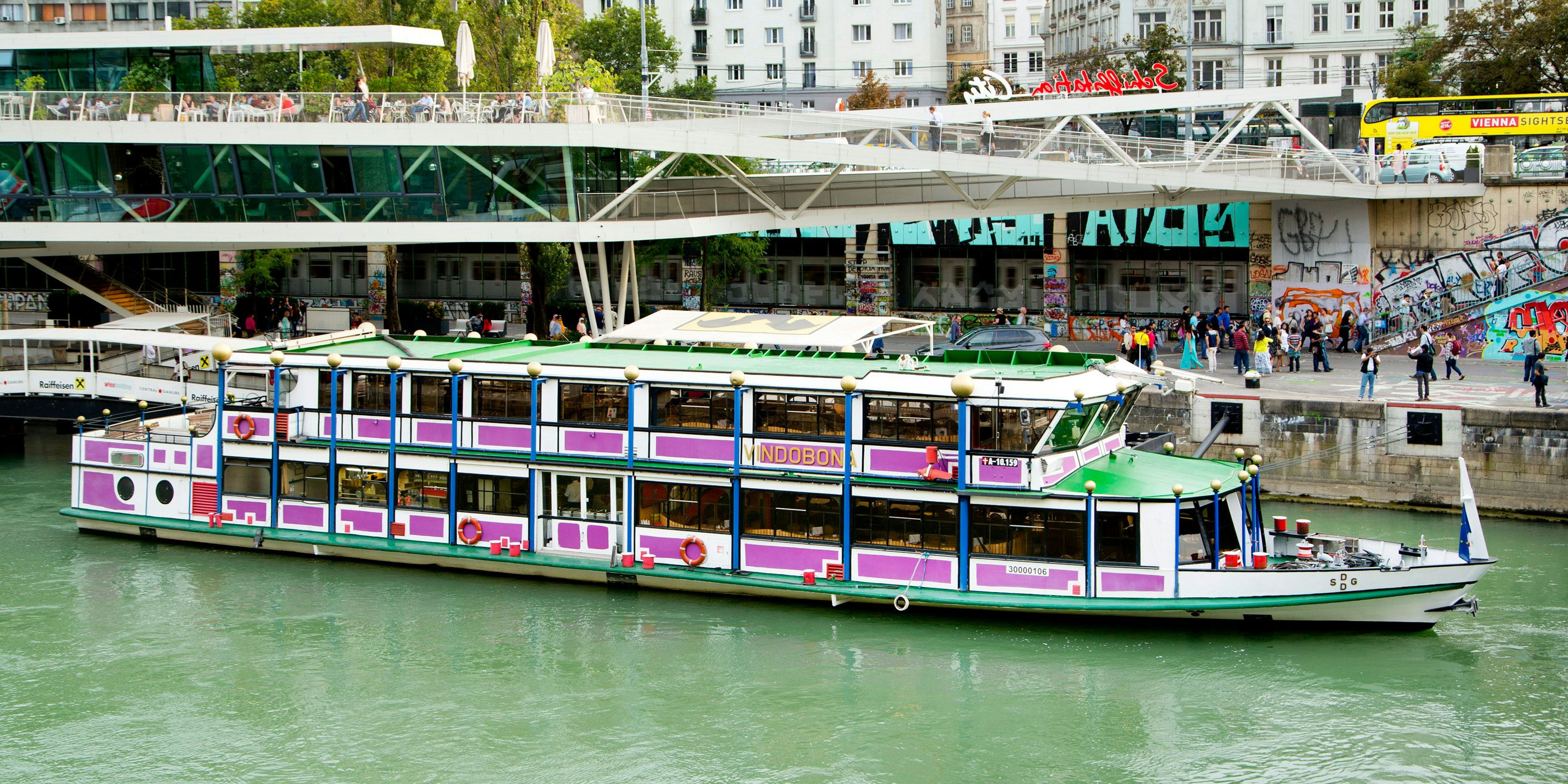 MS Vindobona am Donaukanal in Wien