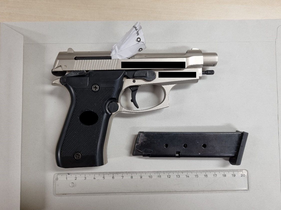 Mit dieser Pistole ballerte der 14-Jährige herum.