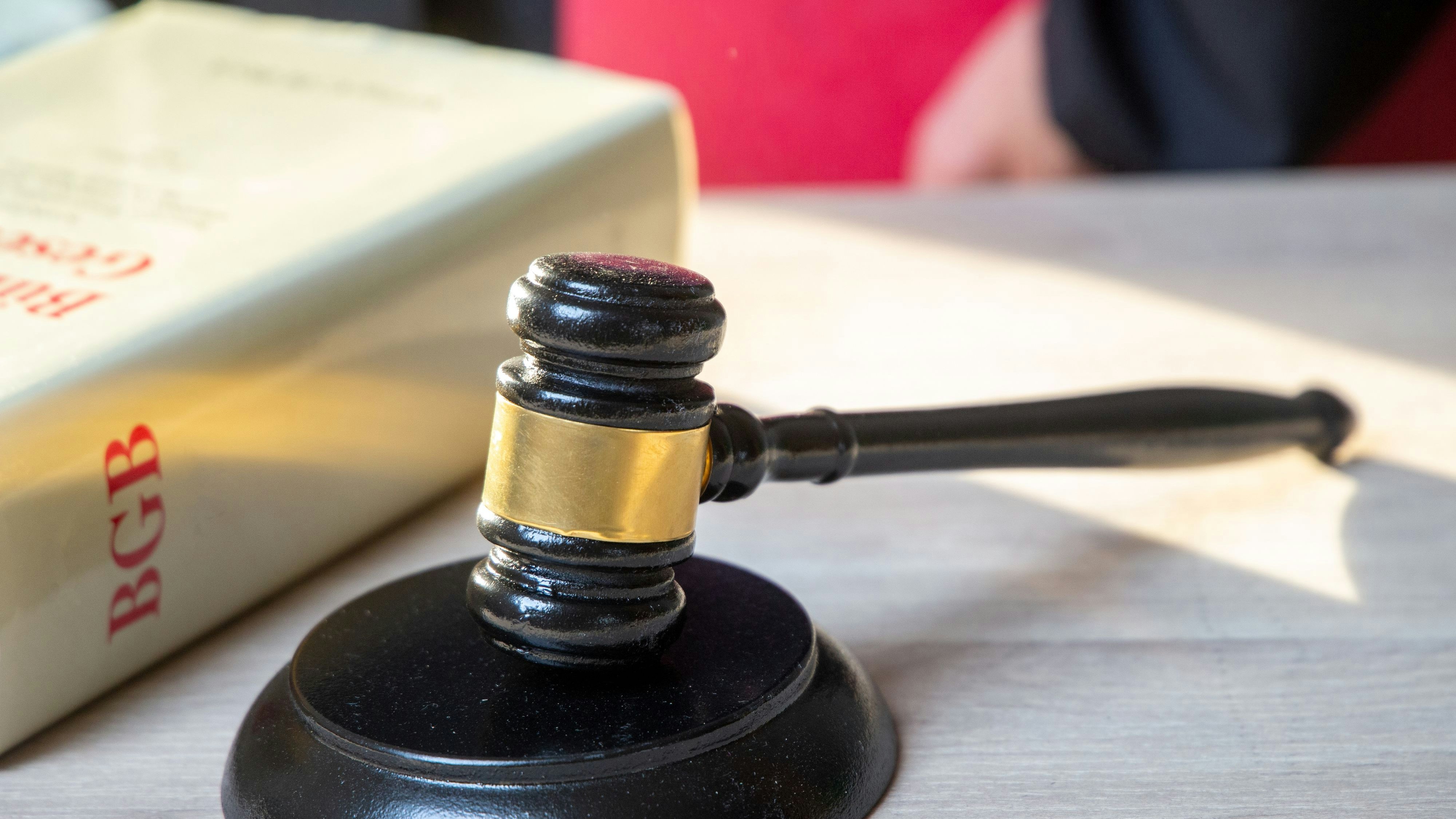 Heute.at - Kind mit Bub (13) gezeugt – Frau nach kurzer Haft frei