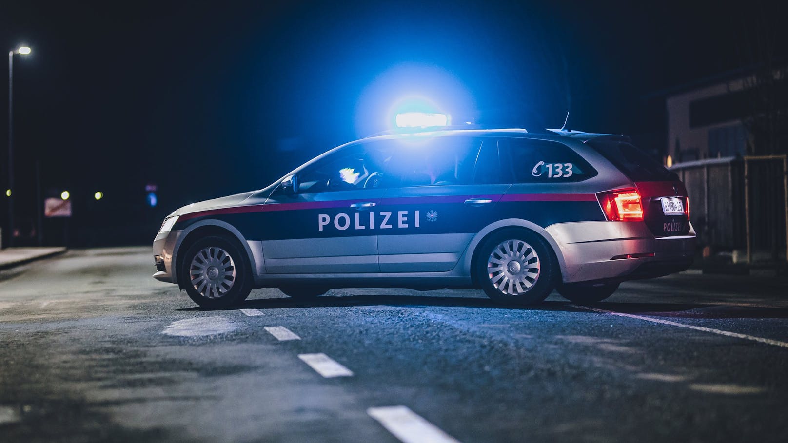 Die Polizei zog den stark betrunkenen Autofahrer im Bezirk Linz-Land aus dem Verkehr. (Symbolbild)