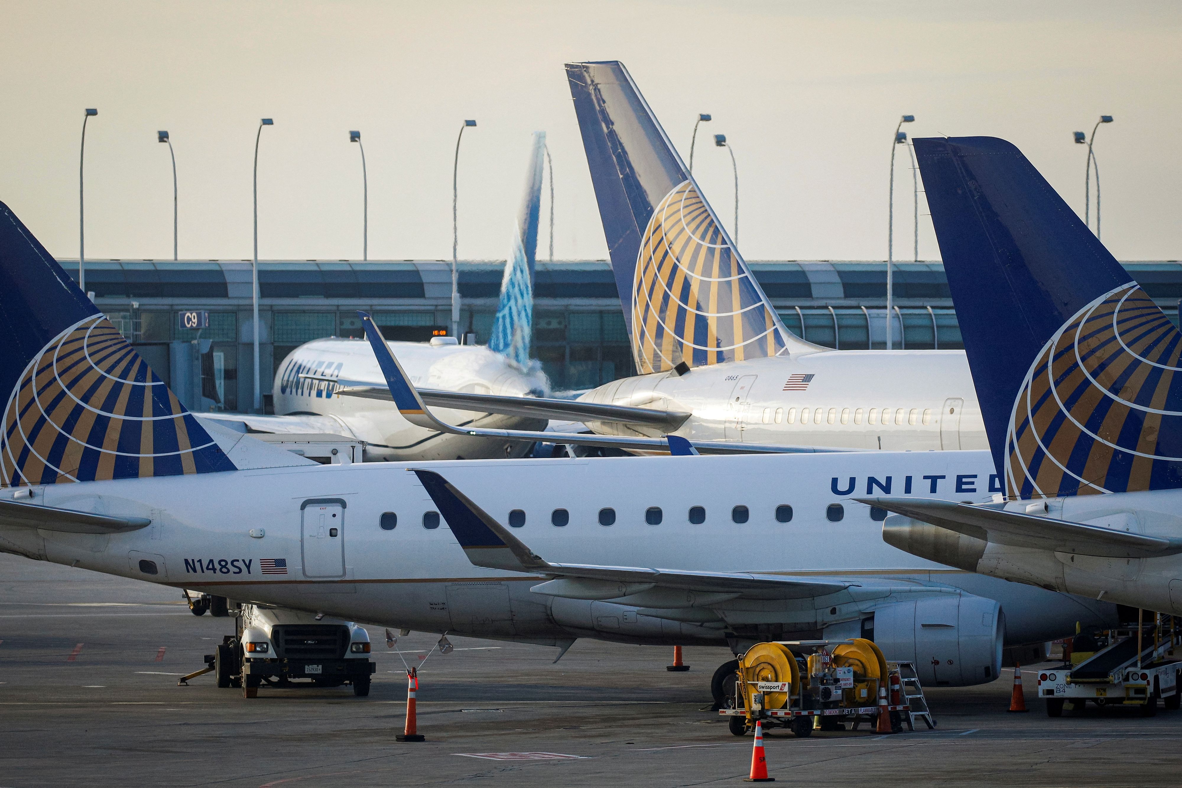 Der Kapitän der Maschine mit der Flugnummer UA236 hatte den Notfallcode 'Squawk 7700' gesendet, um eine Luftnotlage zu signalisieren.