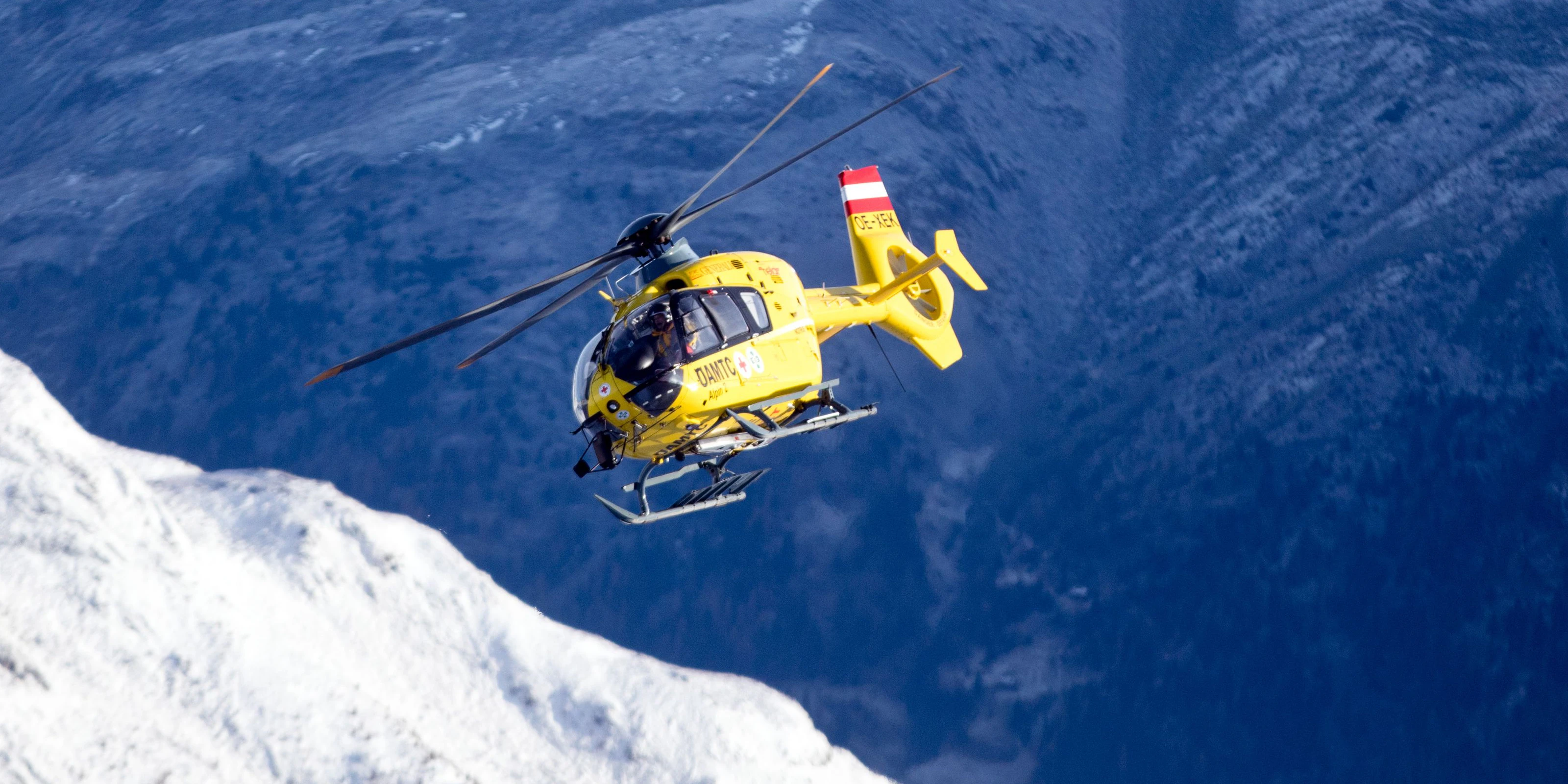 Der Rettungshubschrauber musste dieser Tage oft ausrücken. Diesmal gab es vier Verletzte in Sölden. (Symbolbild)