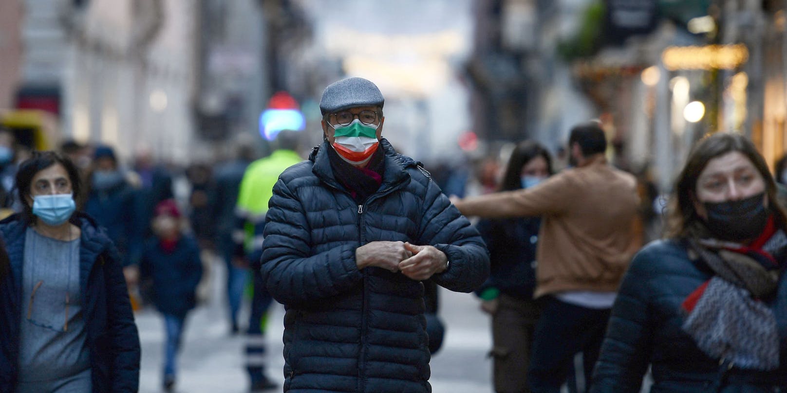 Ab heute muss in Italien im Freien keine Maske mehr getragen werden.