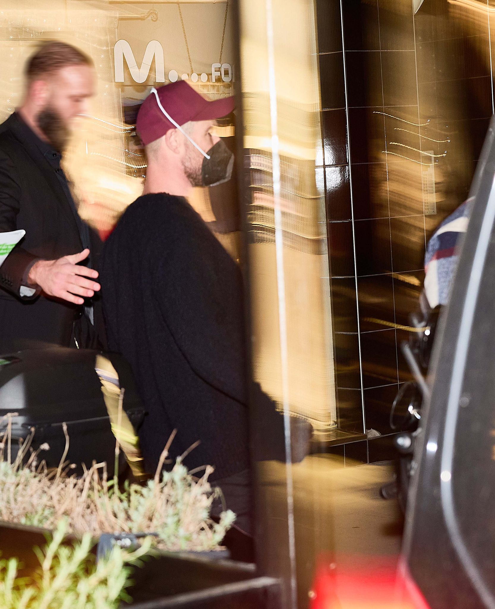 Chris Hemsworth auf dem Weg ins Lokal von Martin Ho
