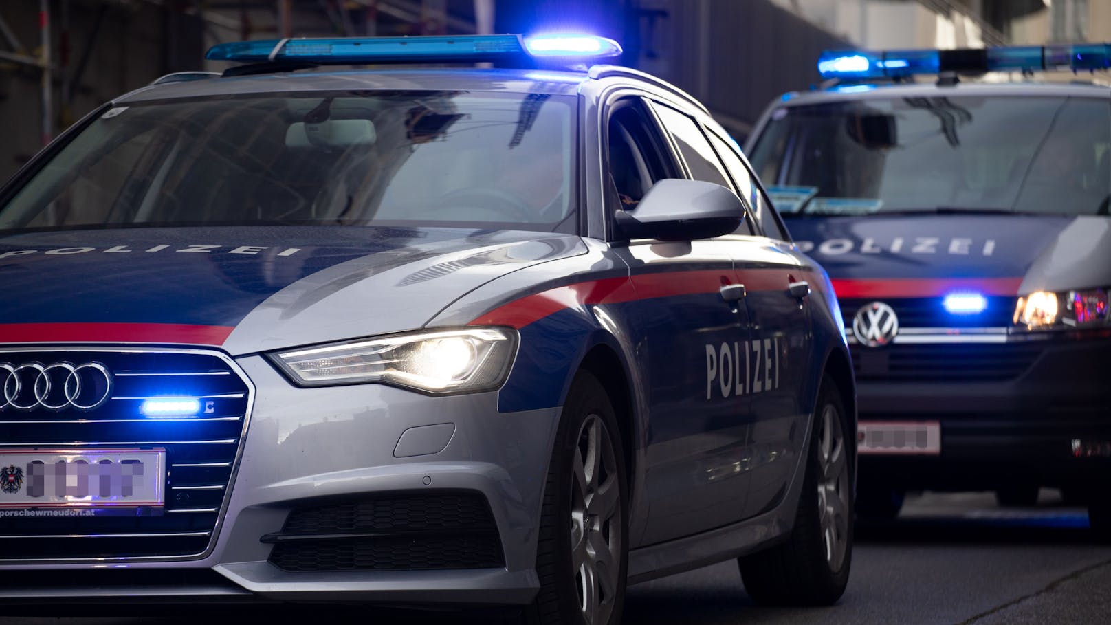 Fahrzeuge der Wiener Polizei im Einsatz. (Symbolbild)