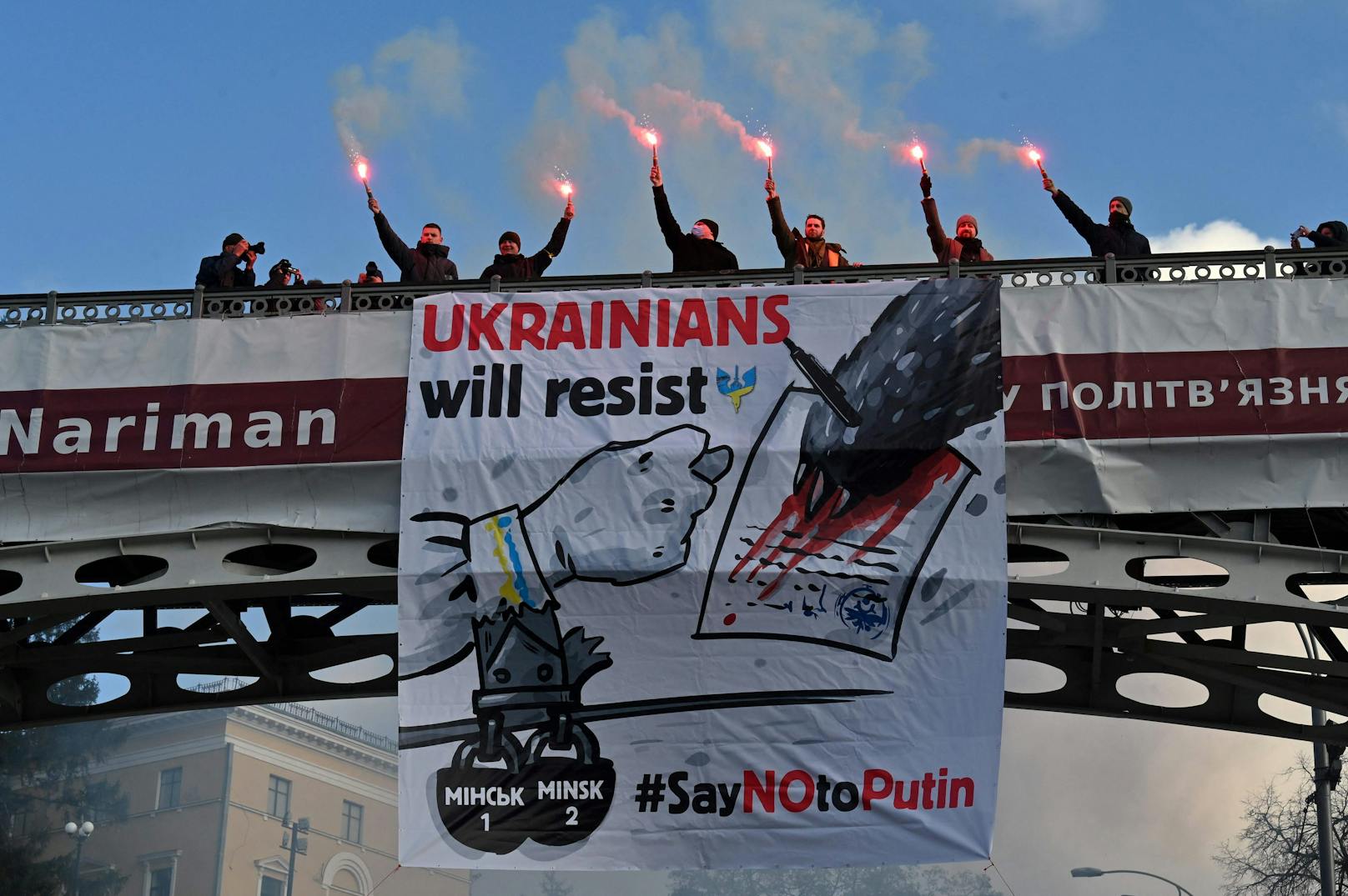 In der Hauptstadt Kiew kam es am Samstag zu einer Demo gegen das Säbelrasseln aus Russland.