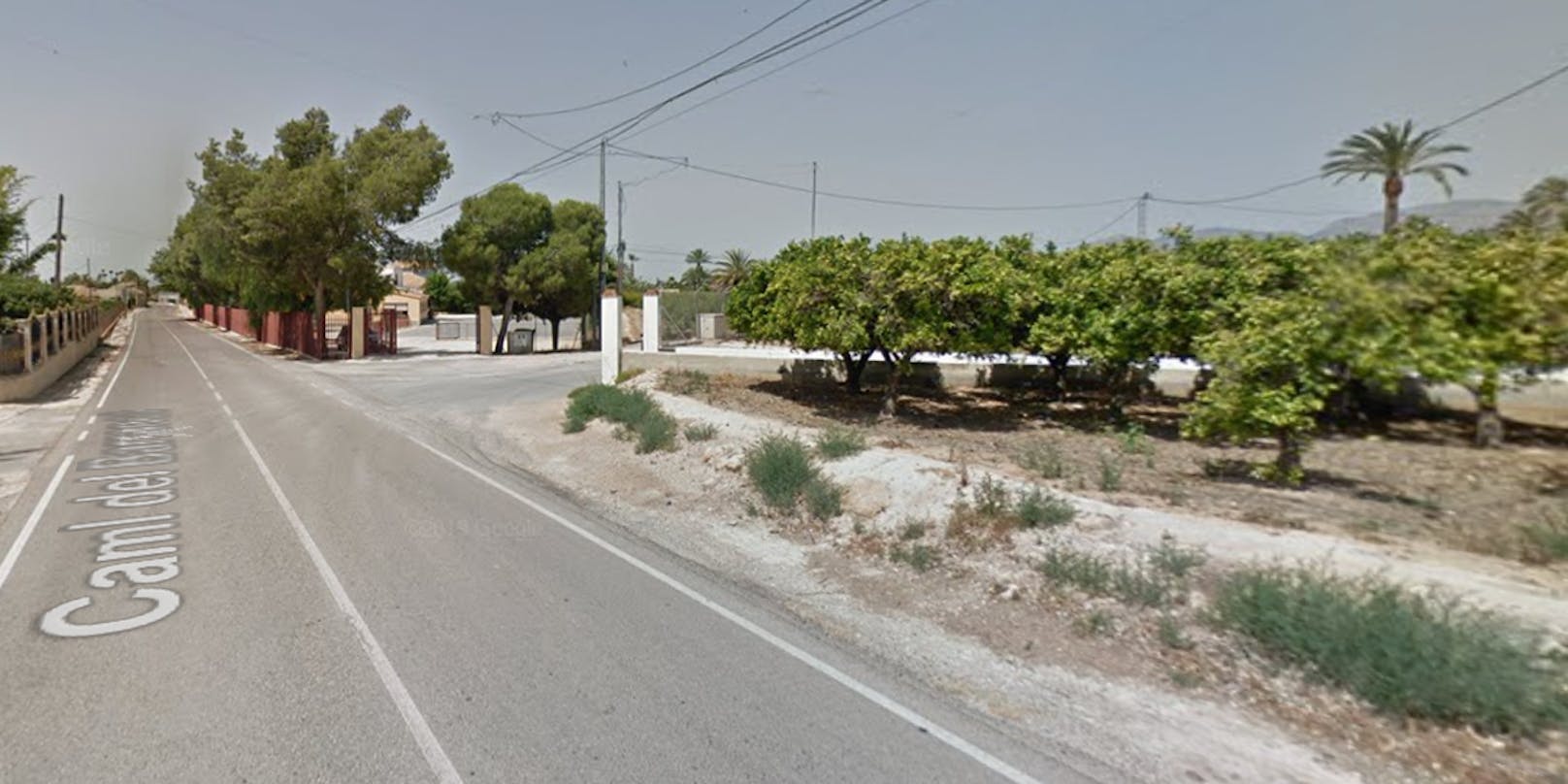 In der Ortschaft Algoda bei Elche in Spanien hat ein 15-Jähriger nach einem Streit wegen schlechter Schulnoten seine Eltern und seinen kleinen Bruder erschossen.