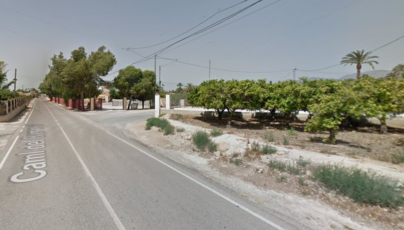 In der Ortschaft Algoda bei Elche in Spanien hat ein 15-Jähriger nach einem Streit wegen schlechter Schulnoten seine Eltern und seinen kleinen Bruder umgebracht.