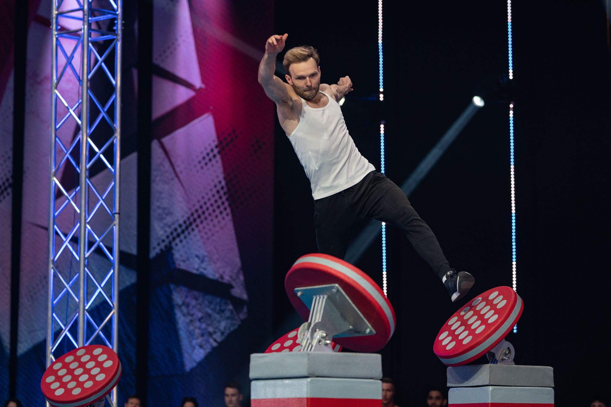 Ausgerutscht:  Tänzer Vadim  Garbuzov