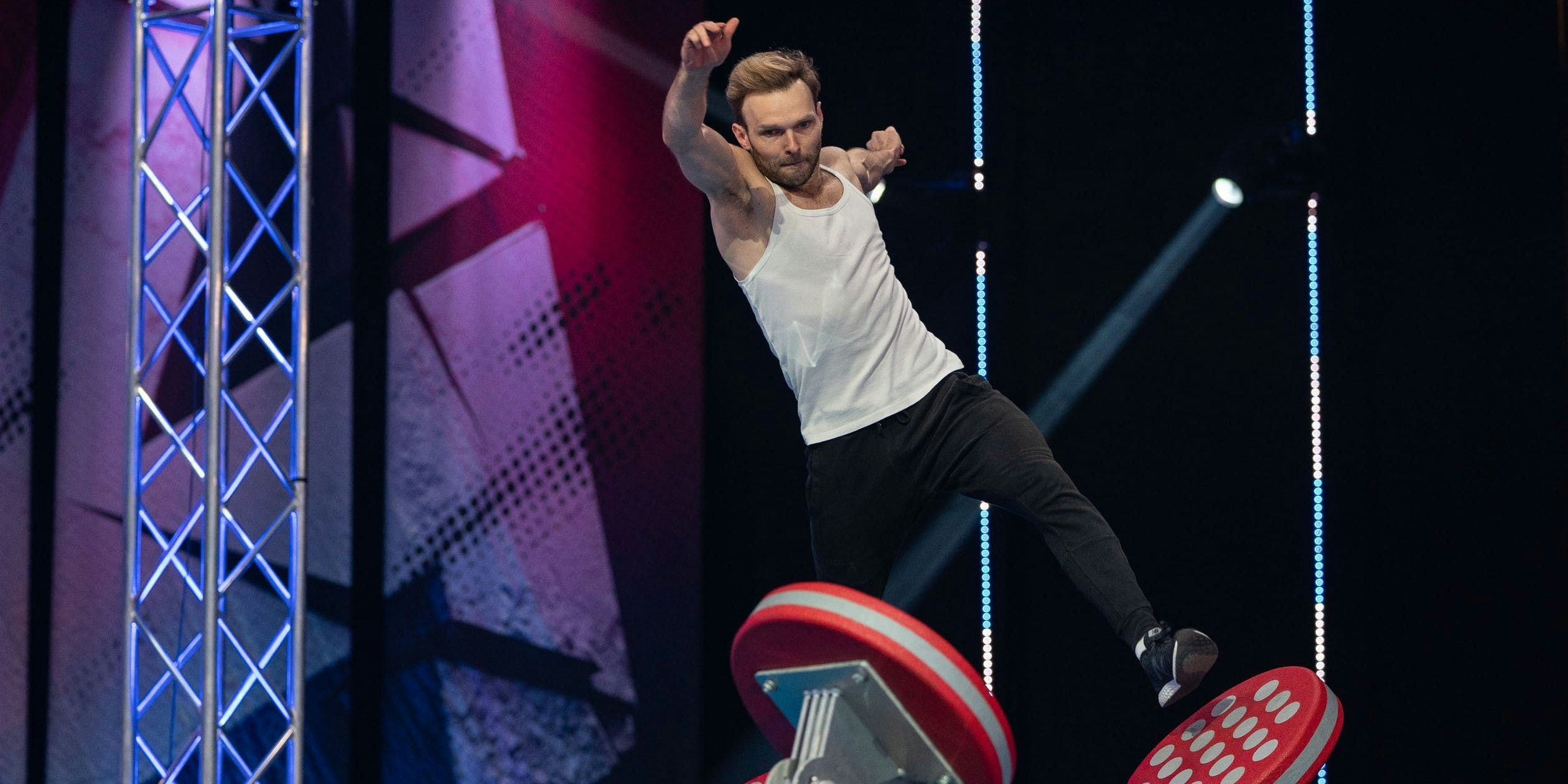 Ausgerutscht:  Tänzer Vadim  Garbuzov