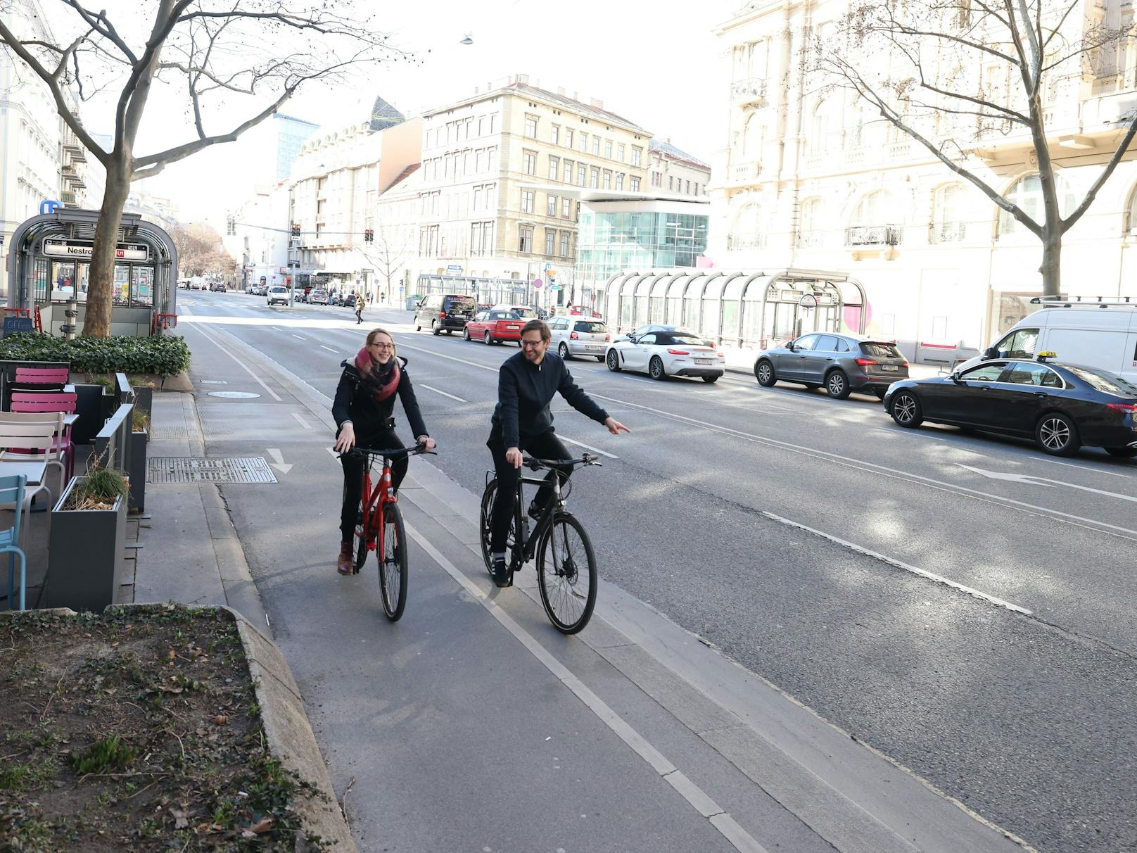 Auf der gesamten Länge der Praterstraße fällt die rechte Autospur stadtauswärts weg.&nbsp;