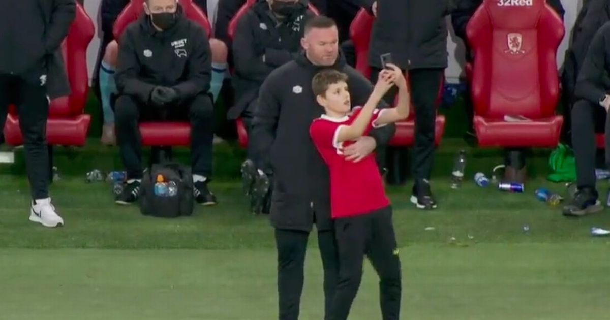 Wayne Rooney posiert für ein Selfie