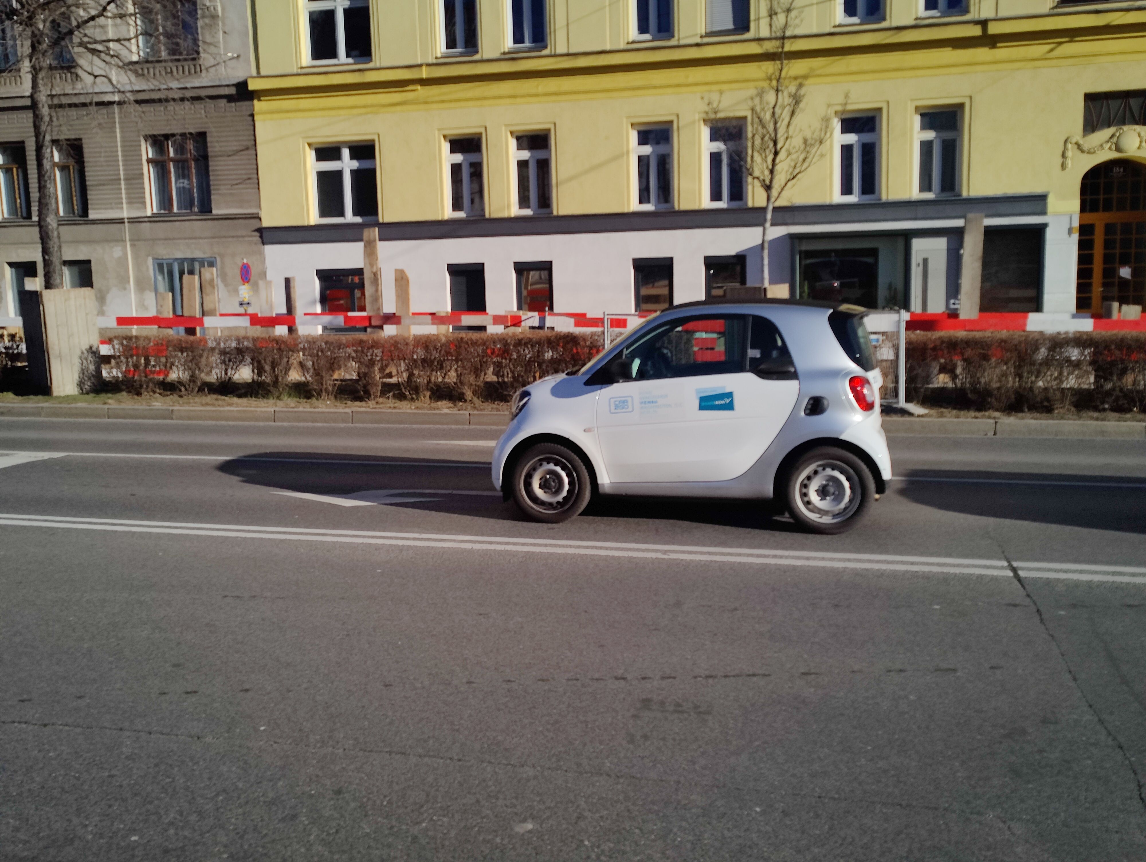 Das Mietauto wurde mitten auf einer Abbiegespur in Wien-Hernals abgestellt. Vom Fahrer fehlte jede Spur.