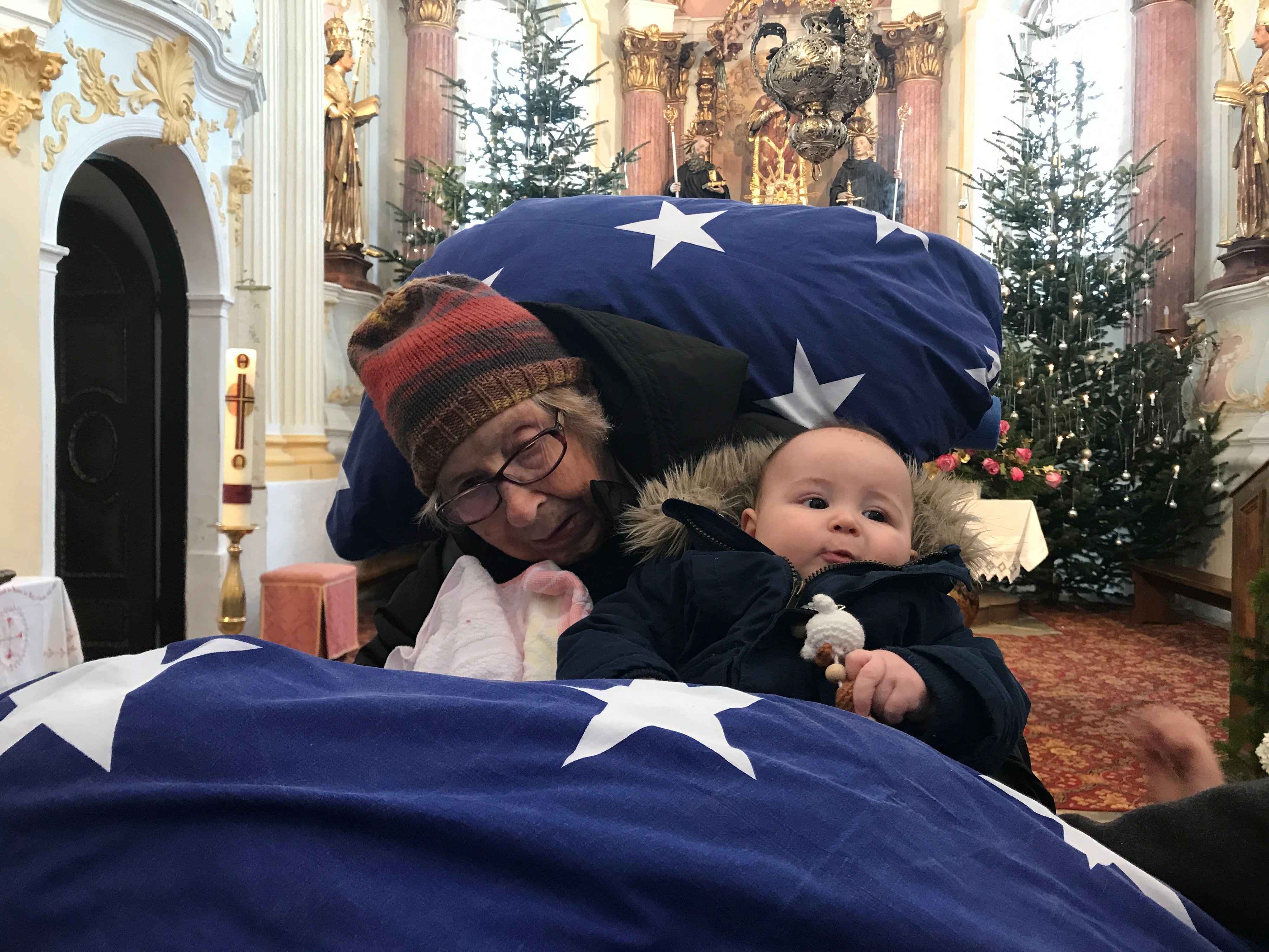 Die schwerkranke 92-Jährige hatte einen letzten Wunsch: Sie wollte bei der Taufe ihres Enkels Emil dabei sein. Der Verein 