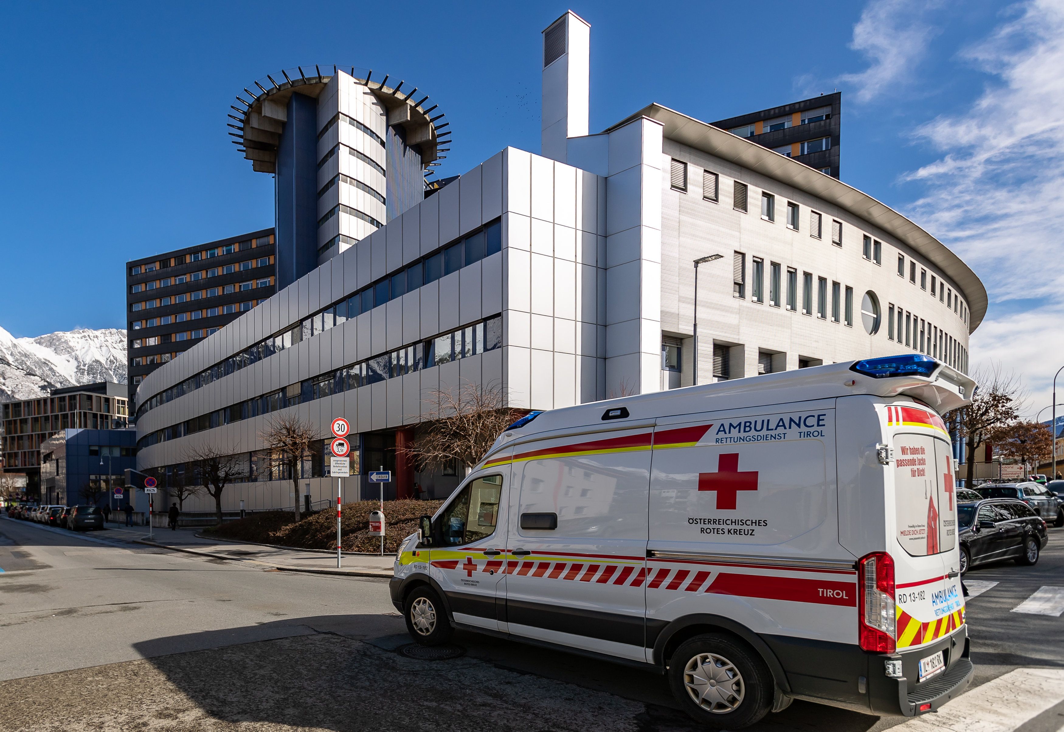 Der Mann wurde in die Klinik Innsbruck eingeliefert.