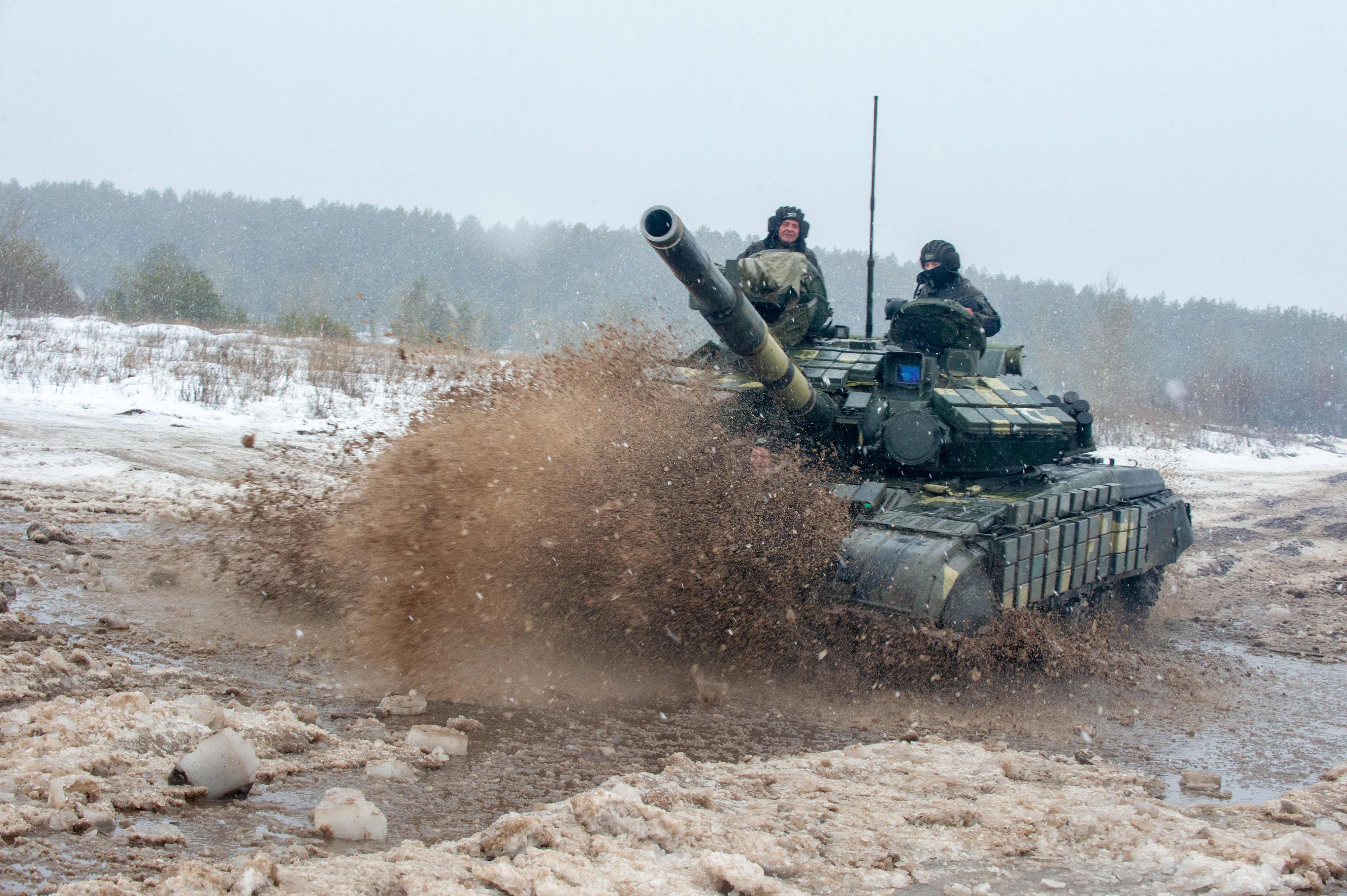 Die Ukraine rüstet sich, Russland könnte jederzeit einmarschieren.