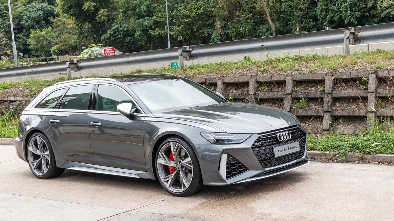 Ein Audi RS6