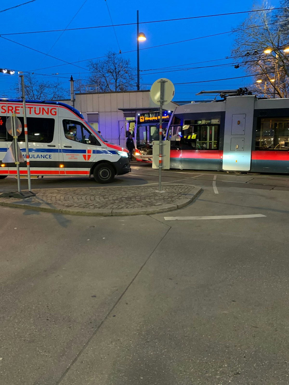Bus und Straßenbahn crashen in Floridsdorf