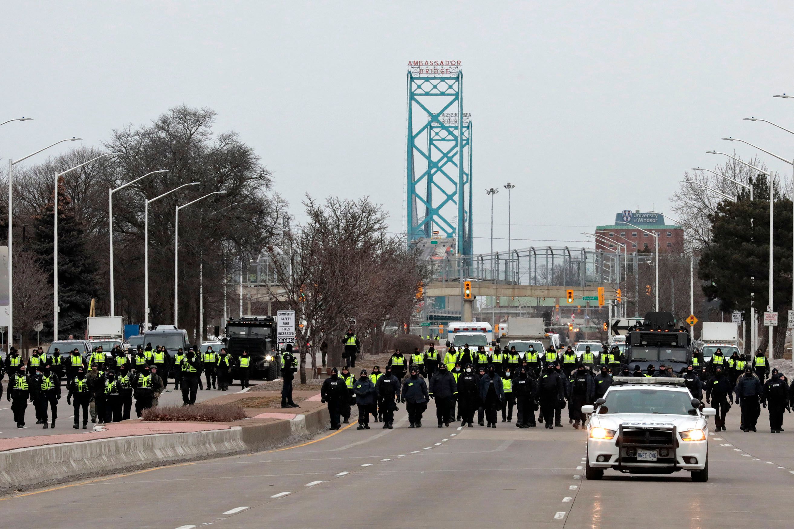 Kanadische Trucker blockierten aus Protest gegen die Corona-Beschränkungen eine Brücke über die US-Grenze. Die Polizei hat den Übergang wieder geräumt.