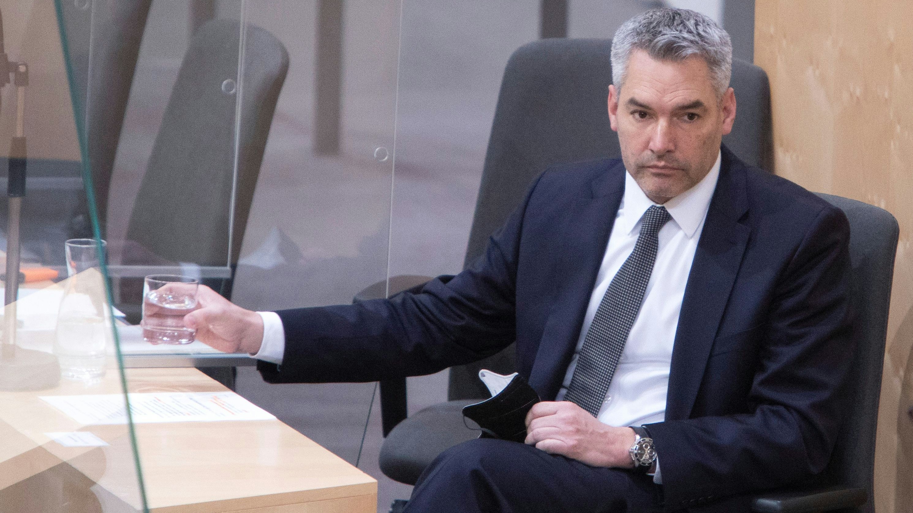 Bundeskanzler Karl Nehammer (ÖVP) macht mit seinem neuen Stil die SPÖ wütend.