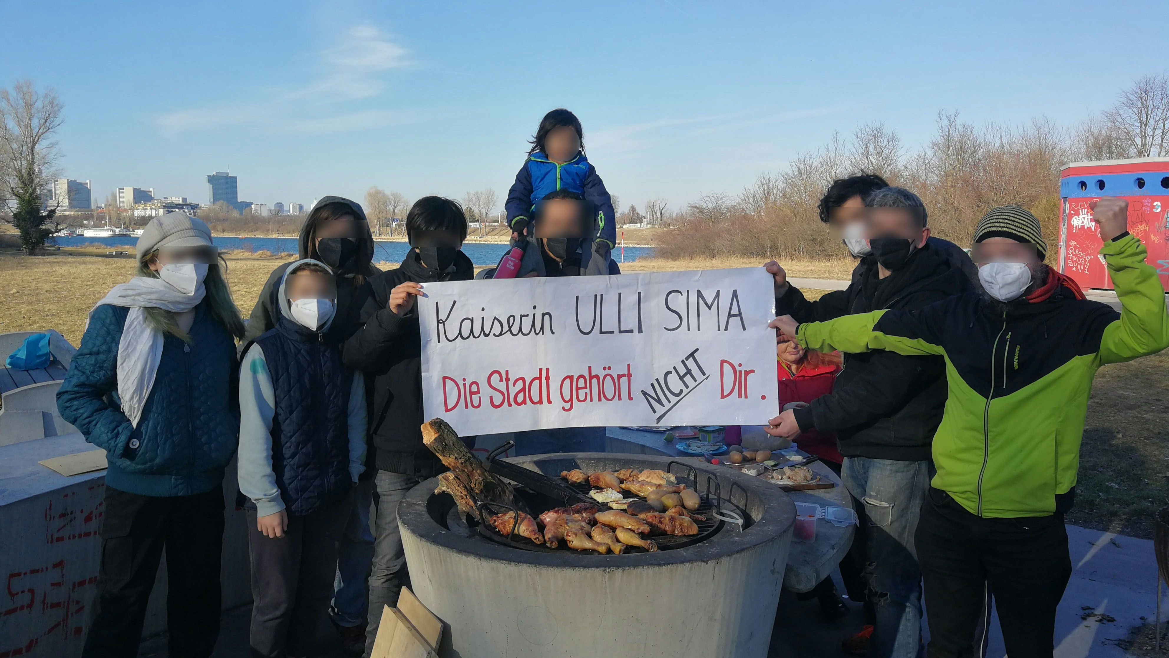 Das Verbot ist ihnen egal - sie grillen trotzdem.