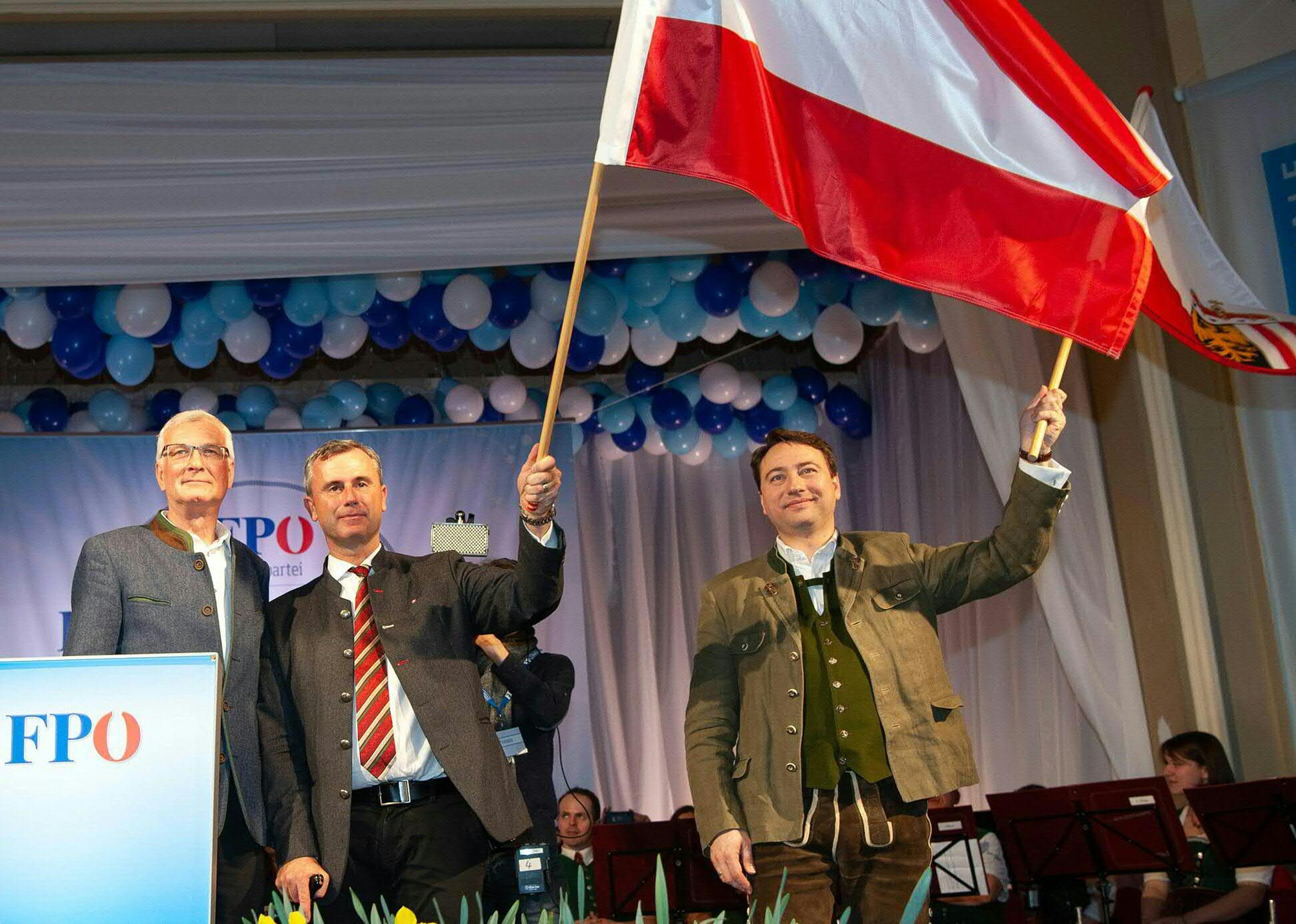 Download von www.picturedesk.com am 14.02.2022 (14:02).  ABD0162_20200226 - RIED IM INNKREIS - ÖSTERREICH: (v.l.) OÖ-Landesrat Elmar Podgorschek, FPÖ-Chef Norbert Hofer und Landesparteichef LHStv. Manfred Haimbuchner am Mittwoch, 26. Februar 2020, anlässlich des Politischen Aschermittwoch der FPÖ in Ried im Innkreis. - FOTO: APA/MANFRED FESL - 20200226_PD12885 - Rechteinfo: Rights Managed (RM)