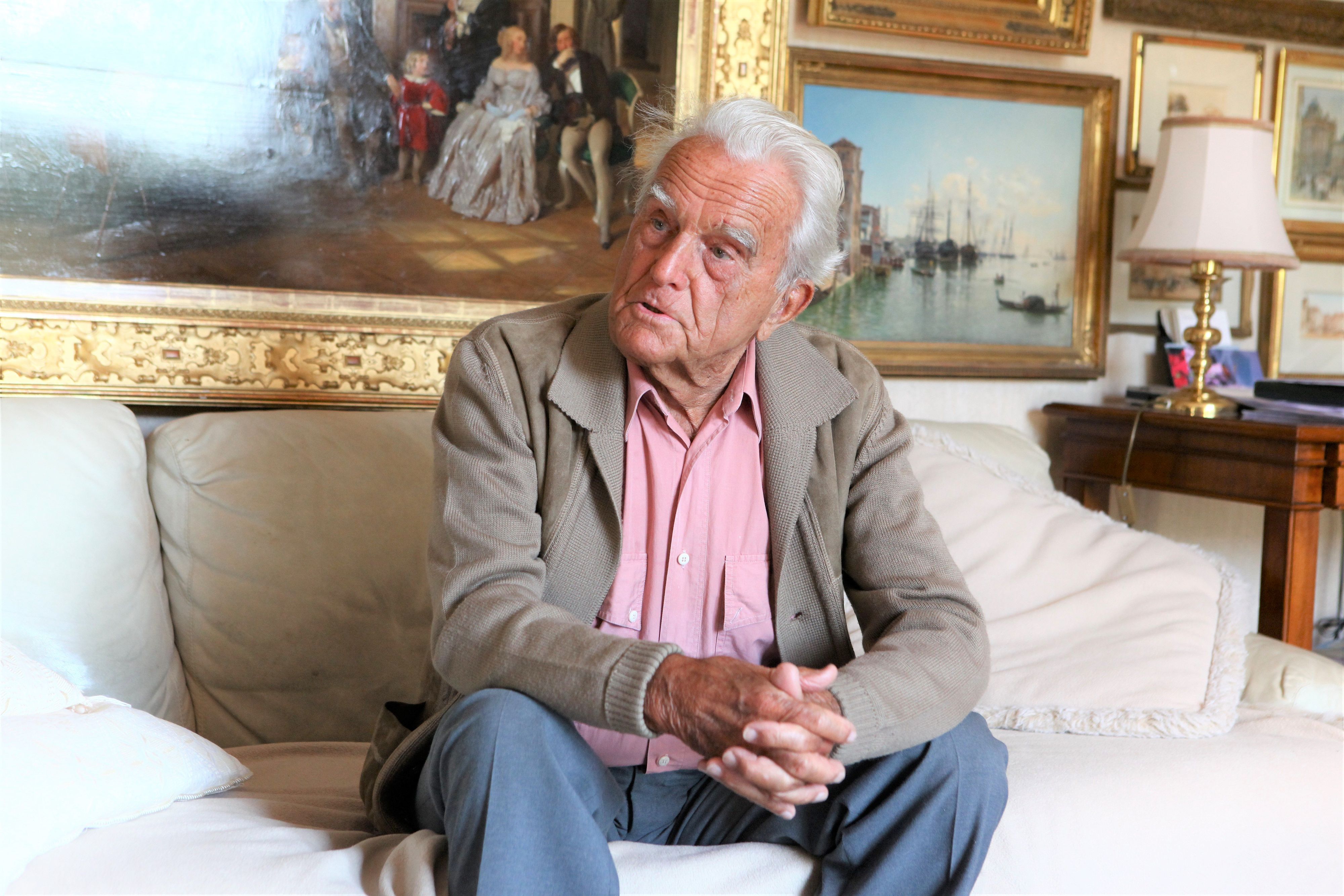 Richard Nimmerrichter: In seiner Wohnung hingen die Gemälde Stoß an Stoß.