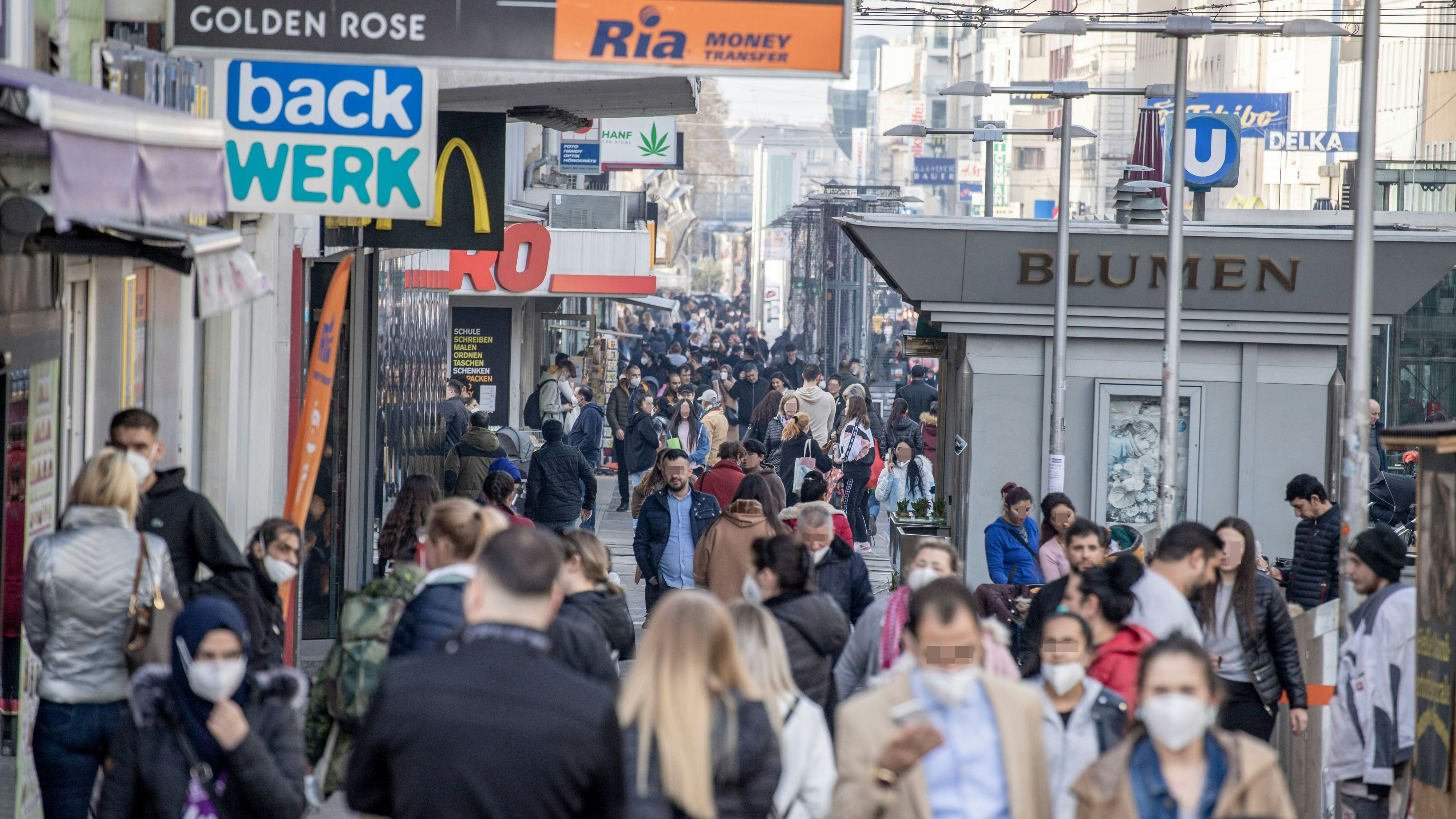 Im Handel will man sich endlich von der Maskenpflicht lösen, die hemme Impulskäufe.