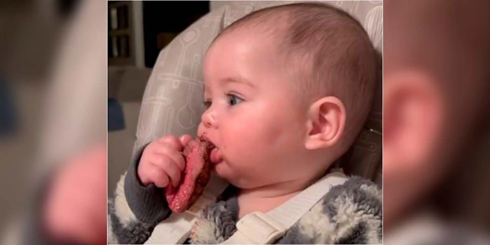 Das Baby soll verschiedene Lebensmittel kennenlernen. Aber ist rohes Fleisch gut für das Kind?