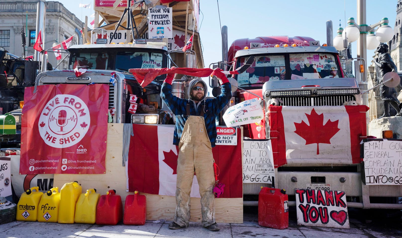 Seit Wochen hatten tausende Demonstranten aus Wut über die Corona-Beschränkungen und Impf-Vorschriften die Hauptstadt Ottawa lahmgelegt und Grenzübergänge blockiert. Jetzt will der Premier hart gegen die Demonstrierenden vorgehen.