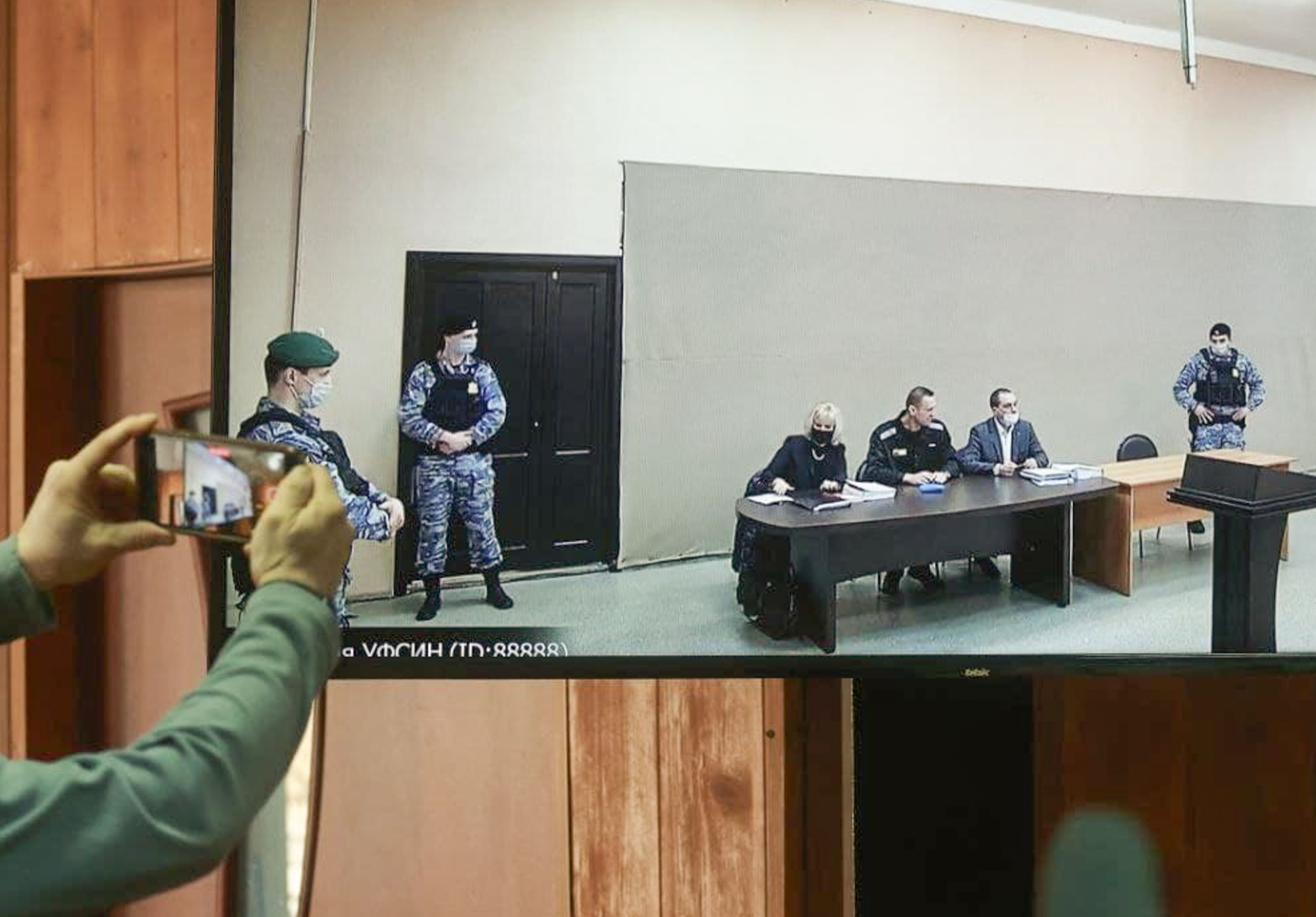 Alexej Nawalny, Präsident Putins schärfster Kritiker, ist seit einem Jahr in einem russischen Internierungslager inhaftiert.