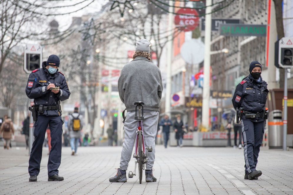 Zunächst wollte der Radfahrer noch flüchten. Symbolbild. 