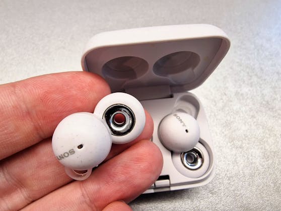 Das Lade-Case und die Kopfhörer sind aus recyceltem Kunststoff gefertigt, heißt es von Sony.